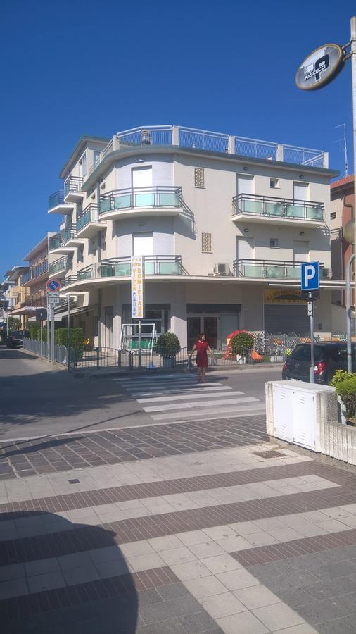 Hotel Villa Domiziana Rímini Exterior foto